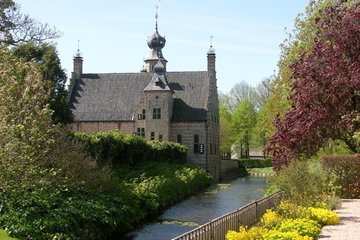Marsum, Poptaslot/Heringastate, één van de best bewaarde stinzen van Friesland. 
