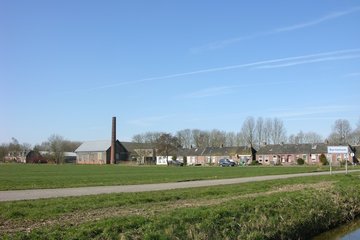 Bartlehiem, een deel van het dorp ligt in de gemeenten Ferwerderadiel en Leeuwarderadeel. 